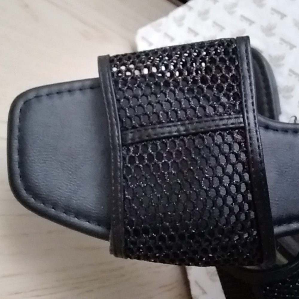 BAMBOO Flat Sandals Sz 8.5